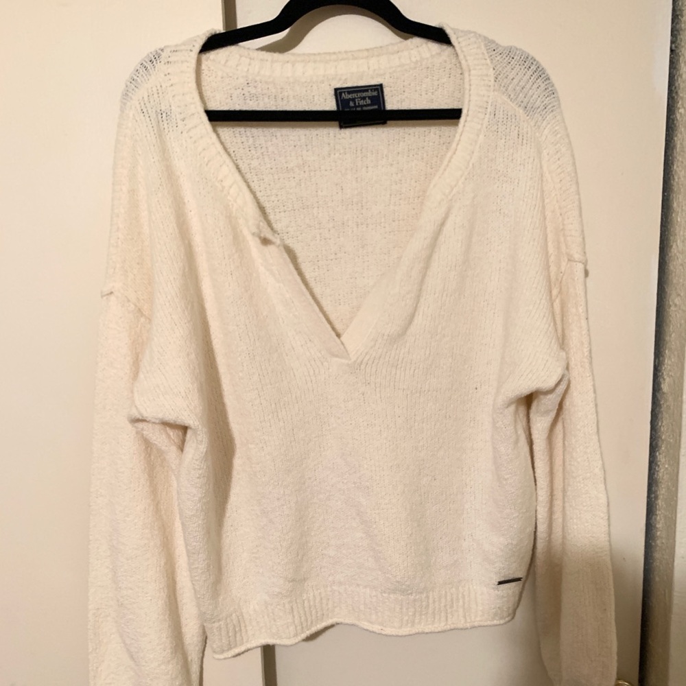 Cream Abercrombie & Fitch sweater